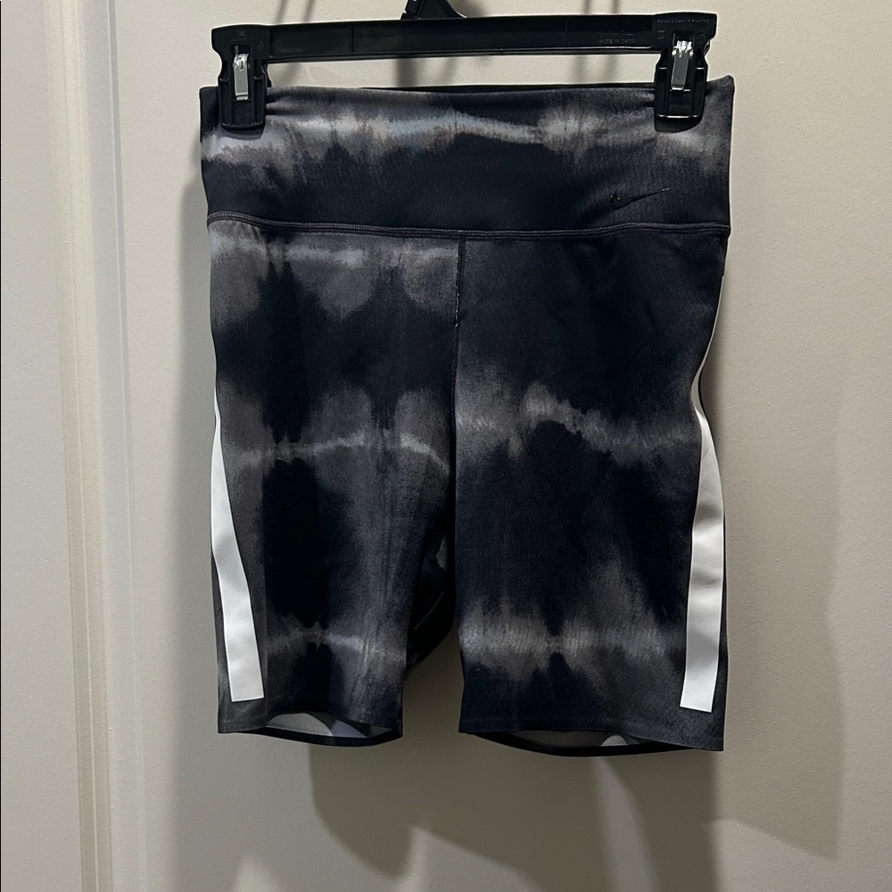 Nike Women's Black and Gray Patterned Bike Shorts